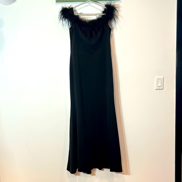 XSCAPE 5671X Off-The-Shoulder Long Scuba Crepe Feathers black noir plus size 16 - Picture 2 of 7
